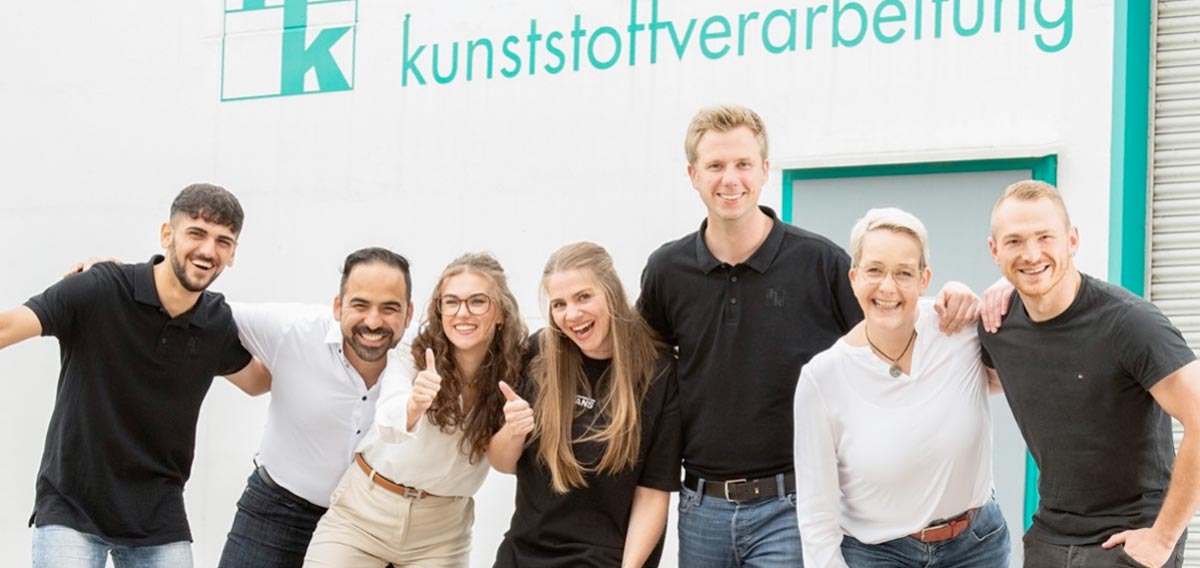 https://www.werkzeug-verlagerung.de/wp-content/uploads/2025/01/HK-Kunststoffverarbeitung-Team.jpg